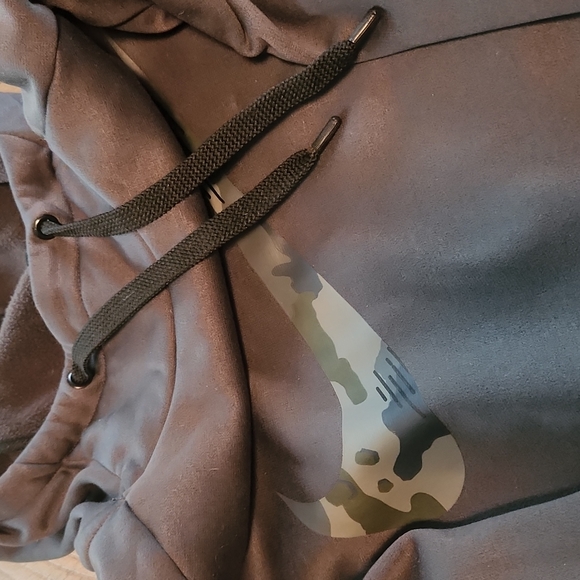 Nike dri fit pull over hoodie - Picture 3 of 3